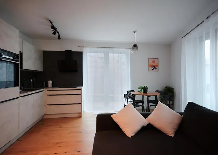 Cozy & Stylish In - 1 Min To U3 Metro - Quiet Area With Shops Nearby *