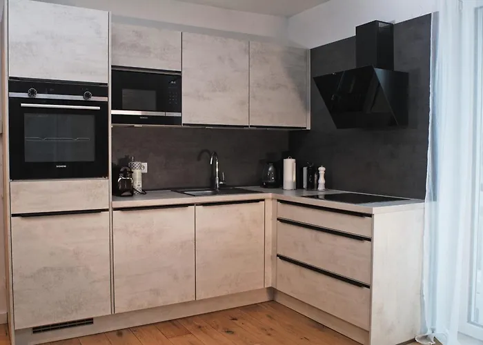 Cozy & Stylish In - 1 Min To U3 Metro - Quiet Area With Shops Nearby