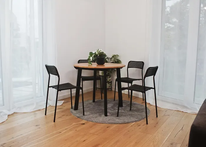 Cozy & Stylish In - 1 Min To U3 Metro - Quiet Area With Shops Nearby Apartment *